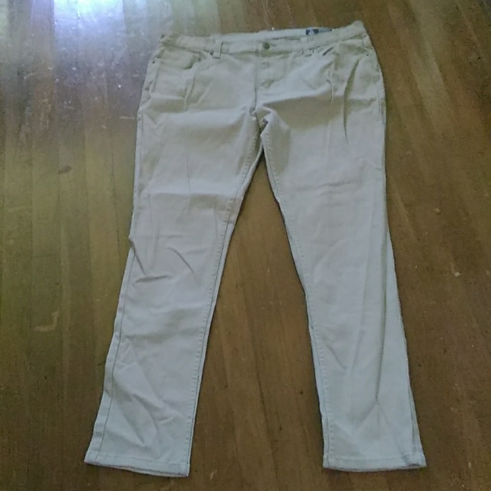 Avery & Co.  Skinny Jeans.